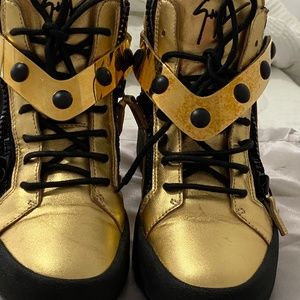 men sneakers